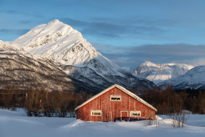 Ved foten av fjellet