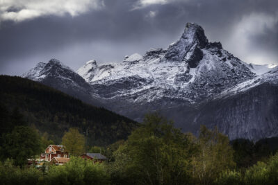 Gården ved fjellet